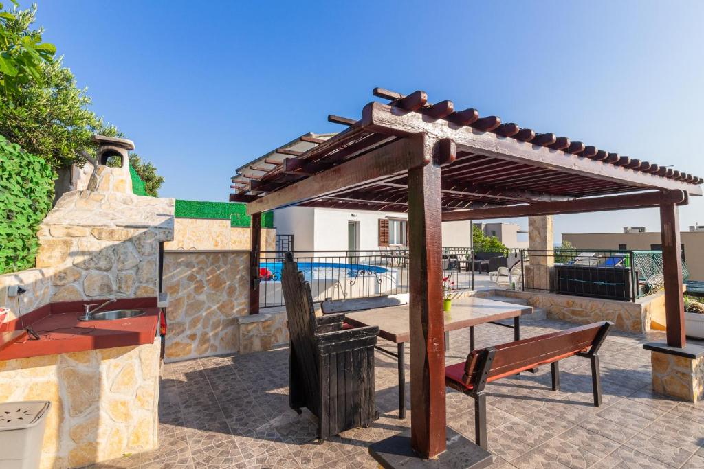 Balkón alebo terasa v ubytovaní NAVIS Sea View Apartment with pool