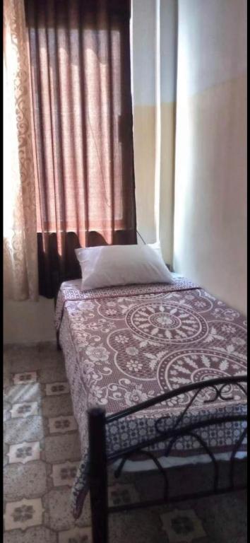 Una cama o camas en una habitación de Jawal Hotel