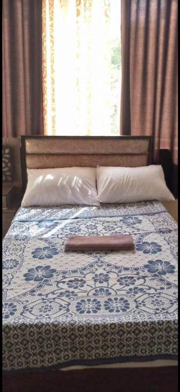 Una cama o camas en una habitación de Jawal Hotel