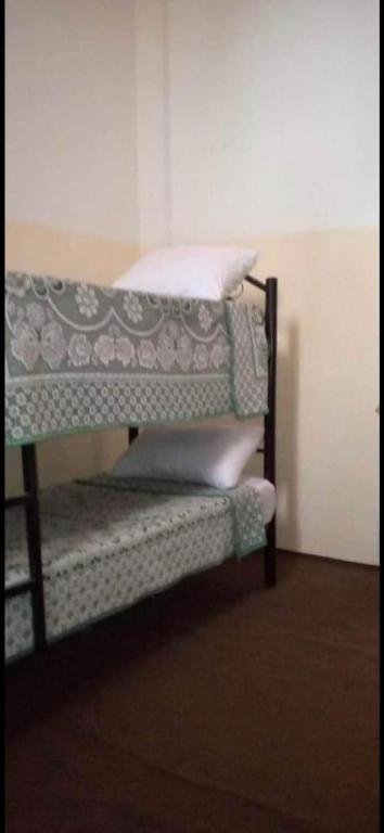 Una cama o camas en una habitación de Jawal Hotel
