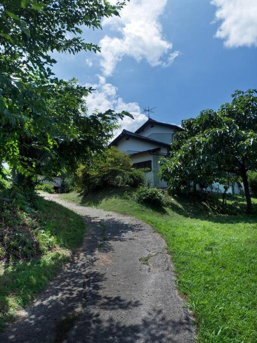 Zahrada ubytování Asama Vista quiet home with view, Foreign Hosts