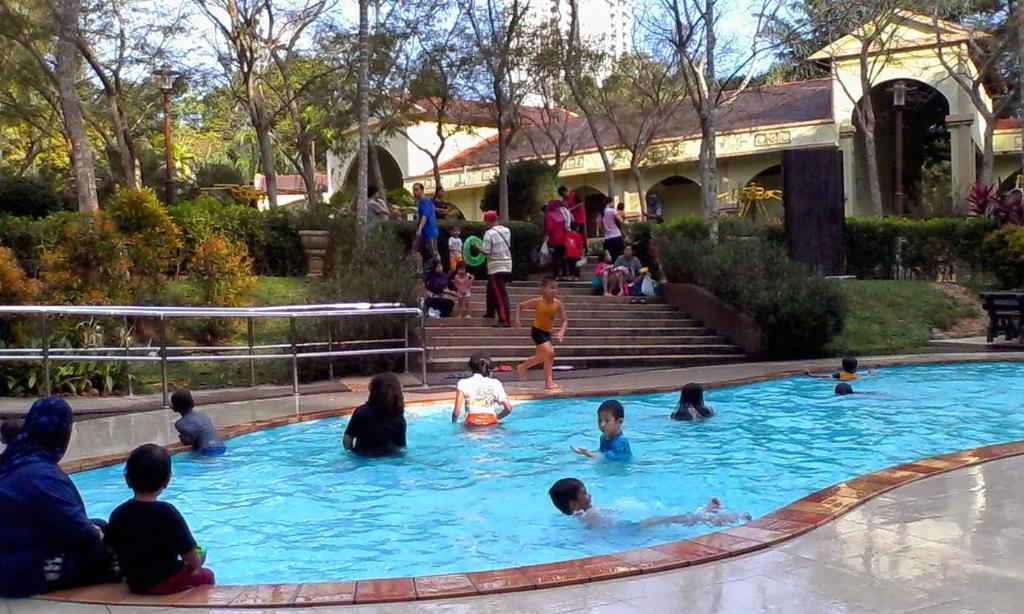Bazén v ubytování Sabai Sabai Guesthouse in Bayan Lepas nebo v jeho okolí
