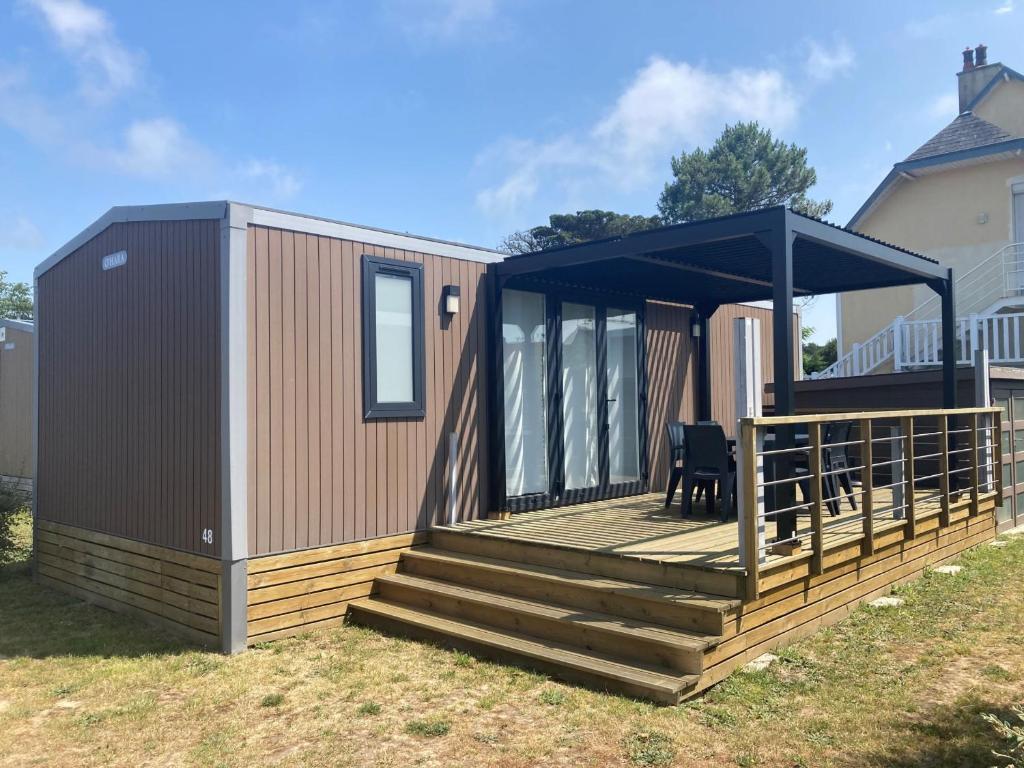 Photo de la galerie de l'établissement Mobil-Home Grand Confort 6 Pers, 3 Chambres, Terrasse, Plage à 200m, Piscine Chauffée - FR-1-361A-22, à Jullouville