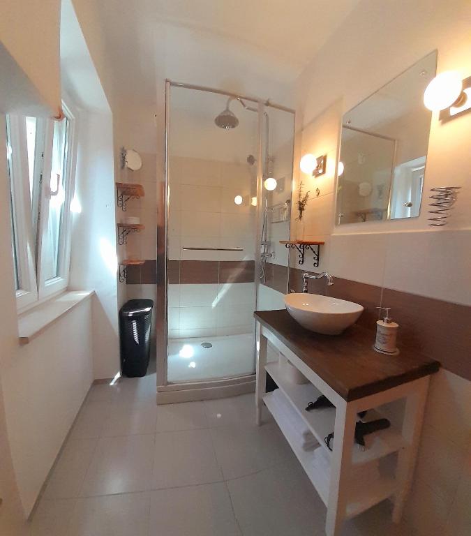 Kúpeľňa v ubytovaní Luxury Mansarda Duplex - CITY CENTRE - Stone House