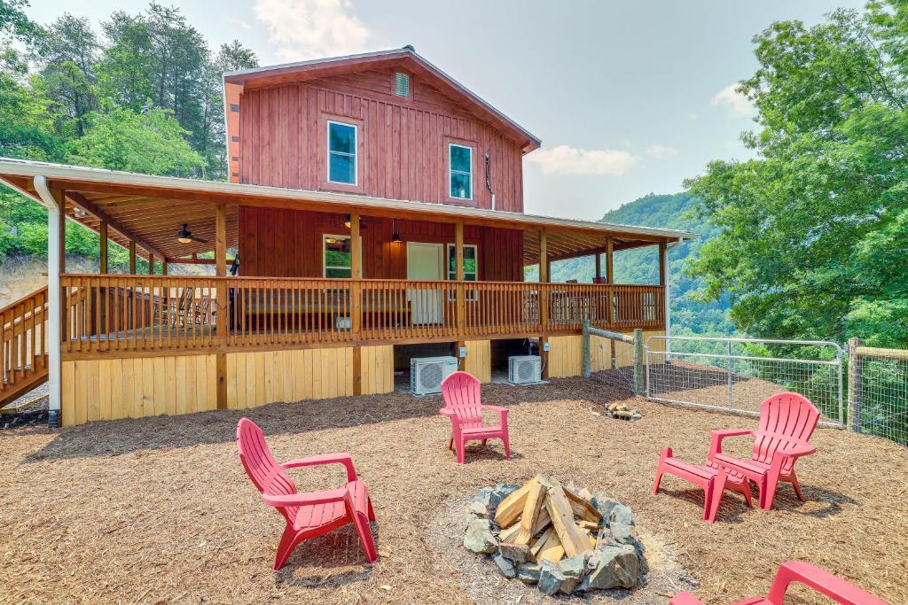 Secluded Marshall Vacation Rental with River Views!, Hot Springs