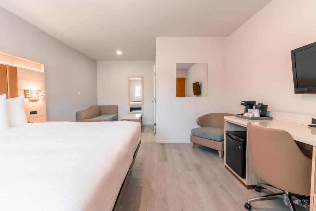 Inn on Broadway - Deluxe Suite