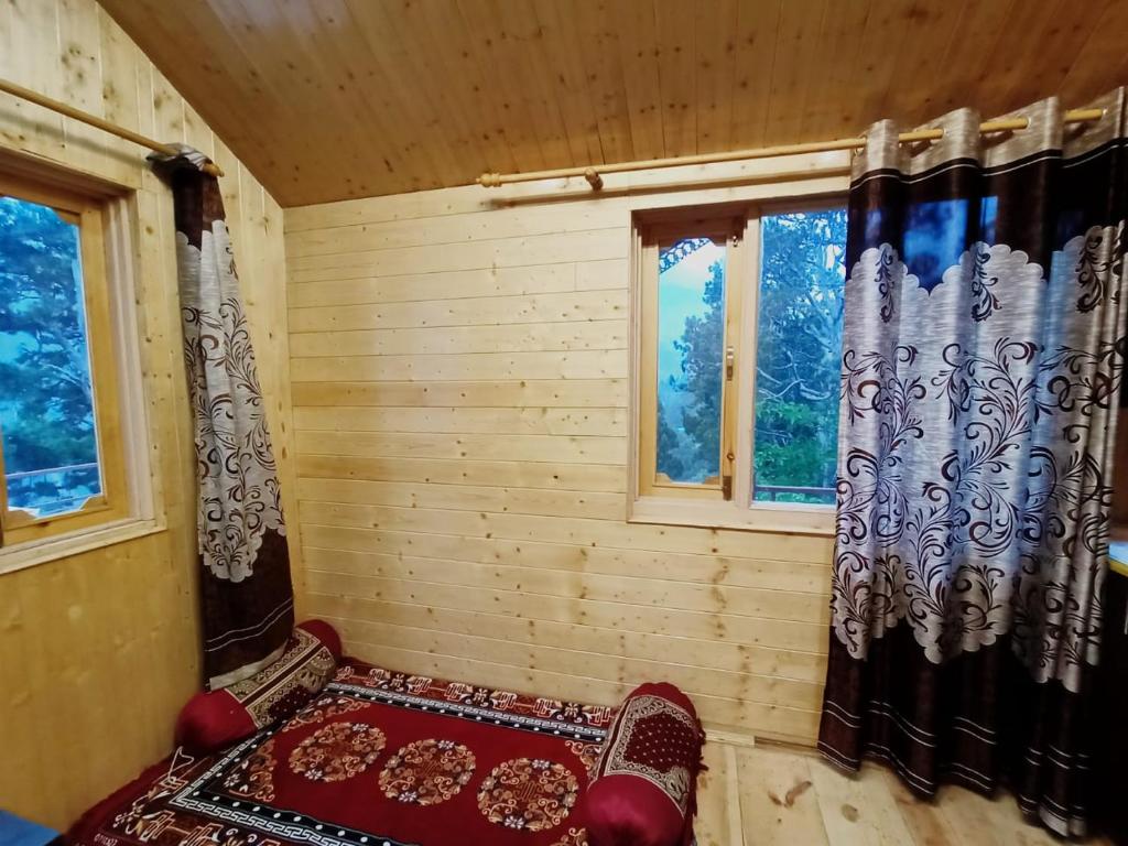 Postel nebo postele na pokoji v ubytování The Shudarang Inn