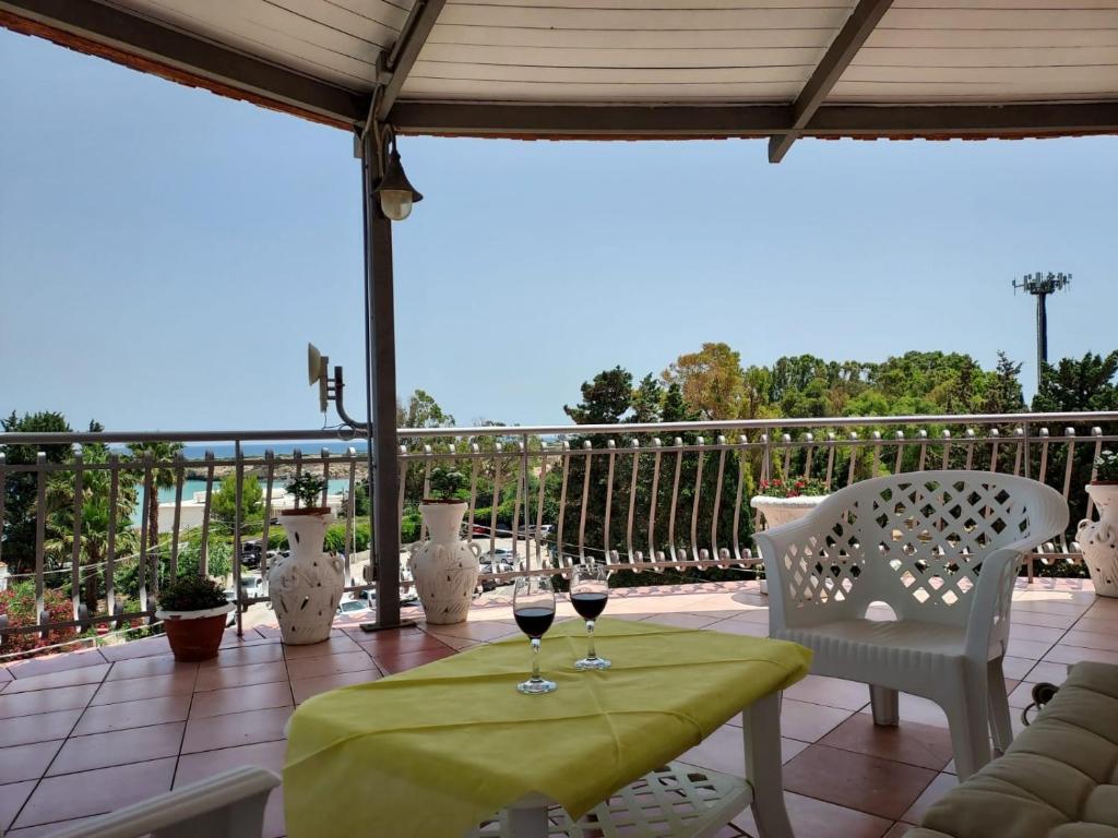 Balkón nebo terasa v ubytování Arenella Beach Rooms