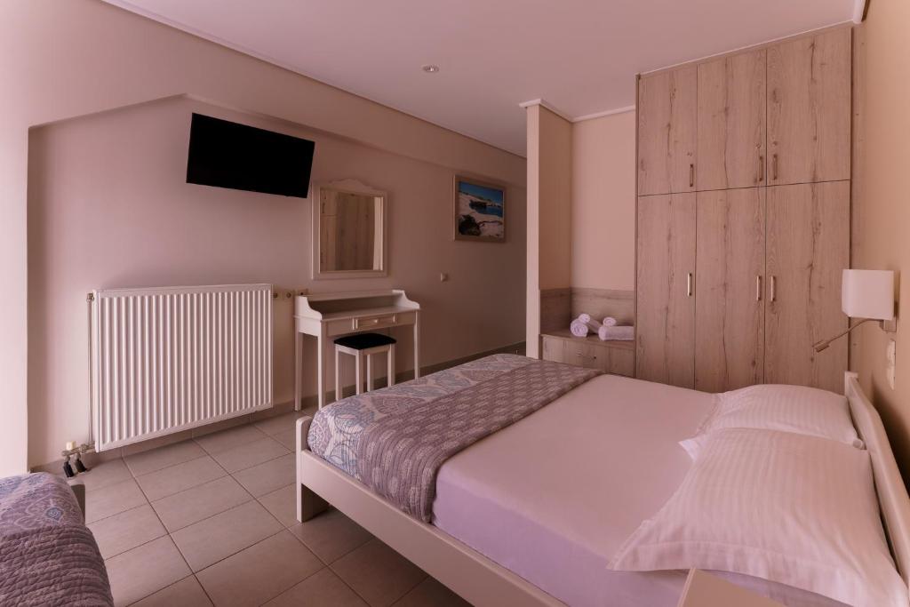 A bed or beds in a room at Nefeli Studios