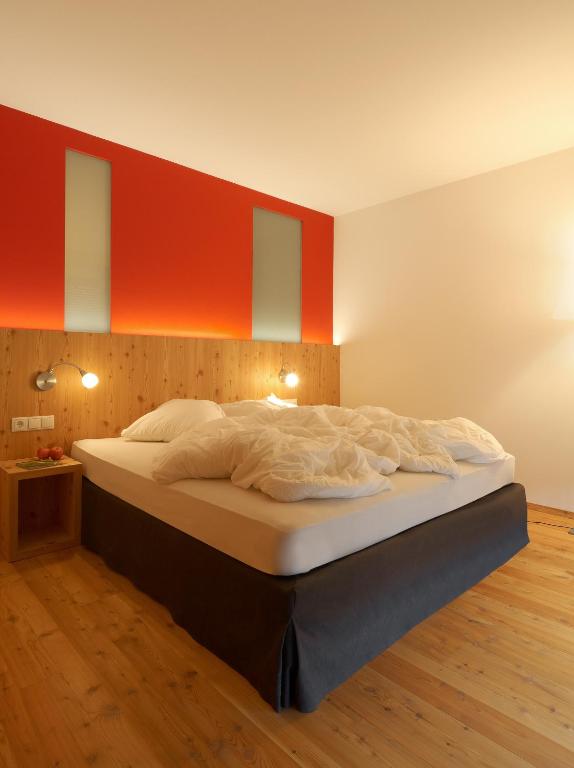 Postel nebo postele na pokoji v ubytování Hotel Tirolerhof
