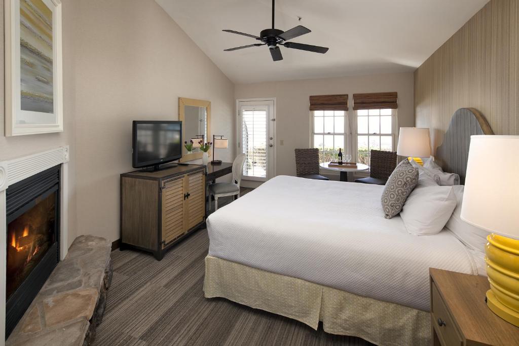 Cottage Inn by the Sea photo