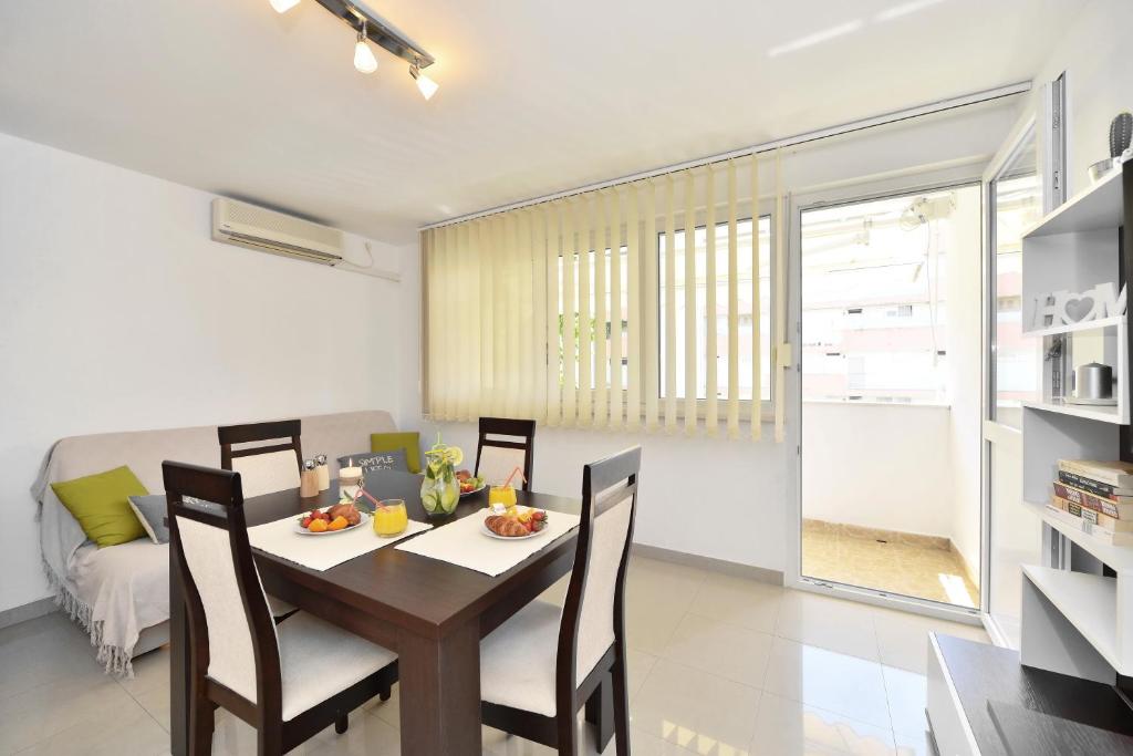 Kuchyňa alebo kuchynka v ubytovaní Aspalathos dream apartment