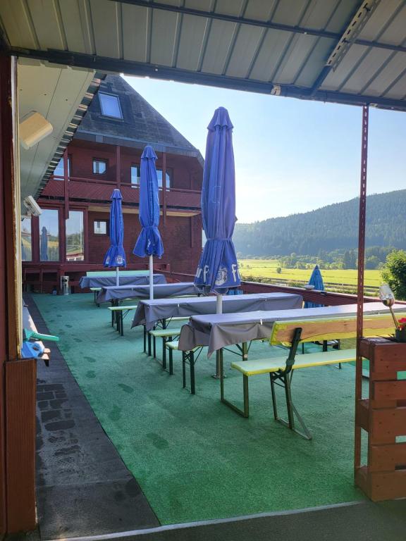 Nespecifikovaný výhled na hory nebo výhled na hory při pohledu z hotelu