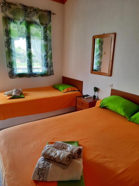 Postel nebo postele na pokoji v ubytování Bungalows anestis