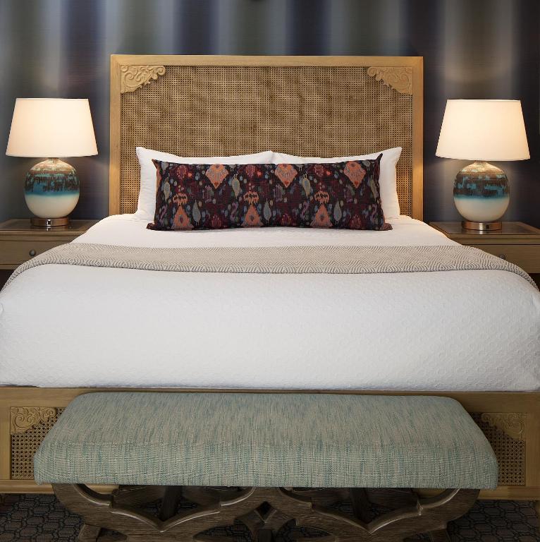 Spyglass Inn - King Room With Ocean View And Balcony