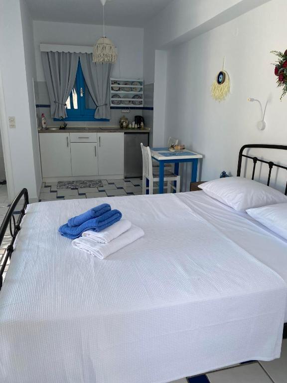 Postel nebo postele na pokoji v ubytování GIAVASI SEASIDE FINIKI