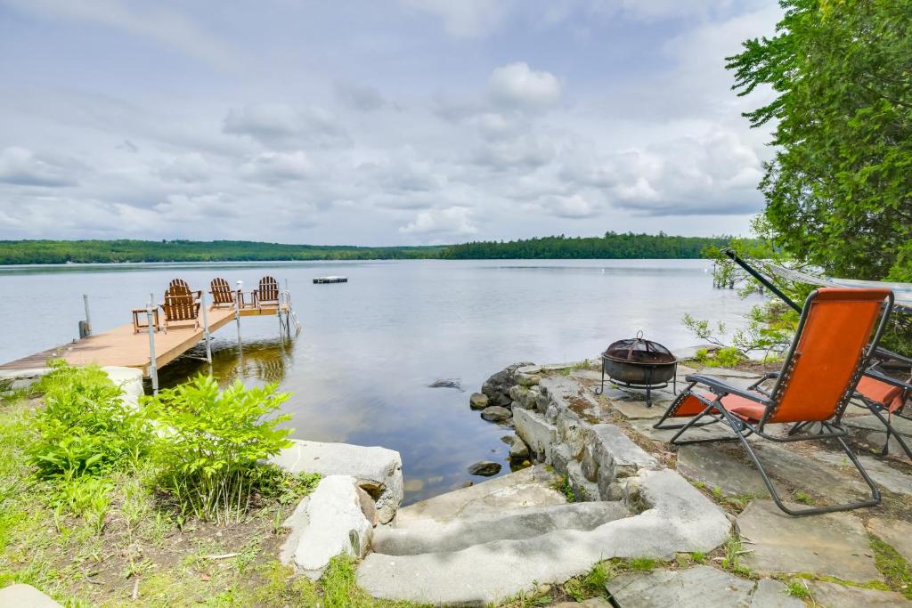 un par de sillas y un muelle en un lago en Waterfront Raymond Vacation Rental with Boat Dock!, en Raymond