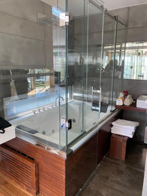 Koupelna v ubytování Biophilia Luxury Lofts
