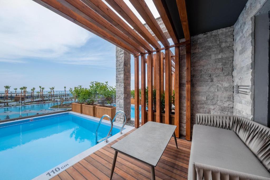 Lago Hotel - Swim-up Room With Sea View