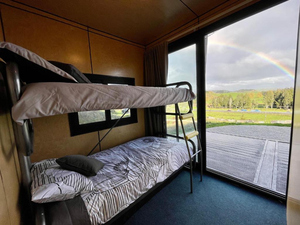 Postel nebo postele na pokoji v ubytování Waitomo Retreat