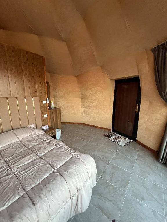 Postel nebo postele na pokoji v ubytování Wild Oryx Camp Bubbles