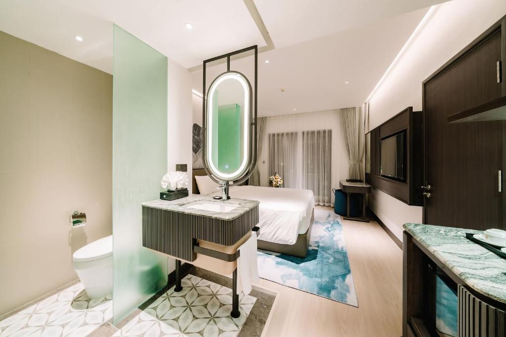 The May Legend Catba - 2