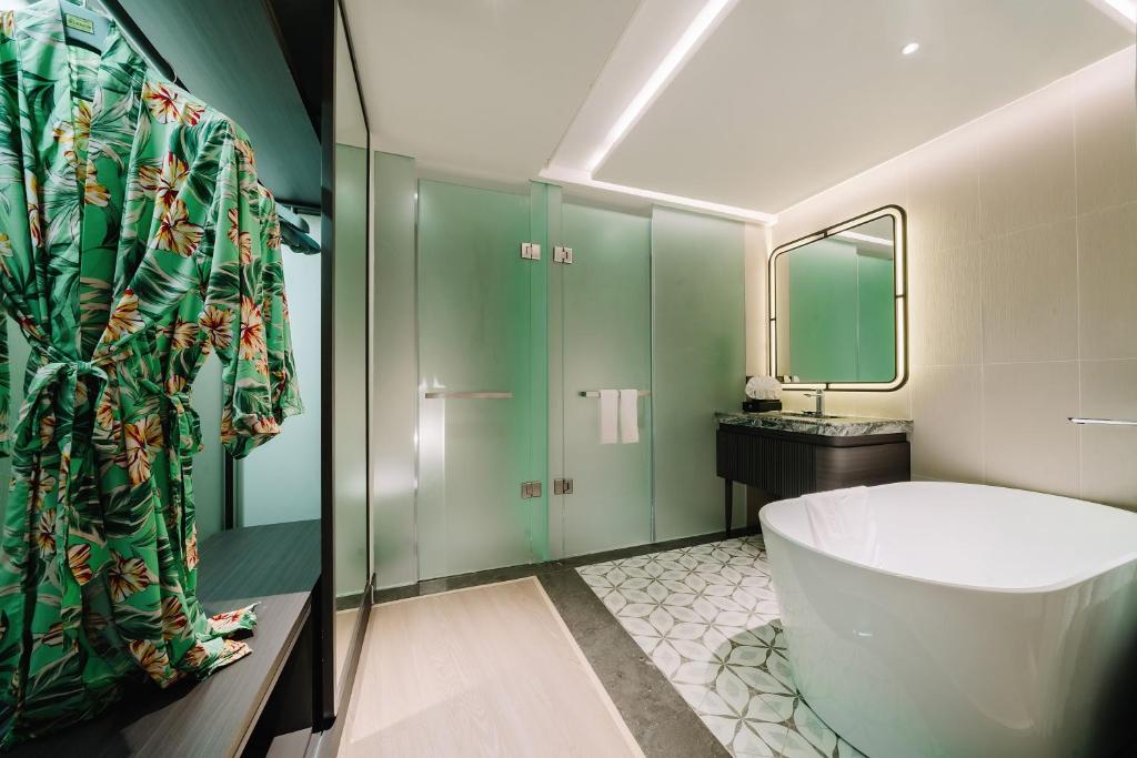 The May Legend Catba - 10