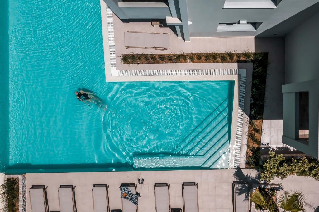 Basen w obiekcie Sun City Luxury Apartments lub w pobliżu