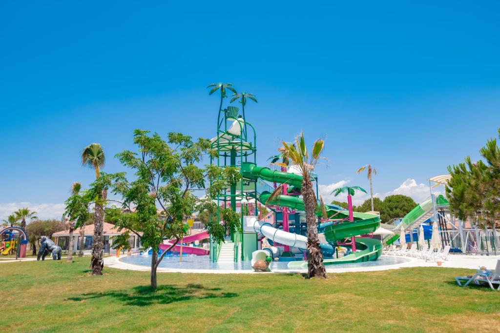 Herní místnost nebo prostor pro děti v ubytování La Benata Beach Hotel