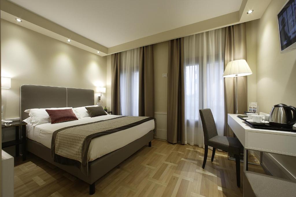 A bed or beds in a room at Hotel Forte del 48