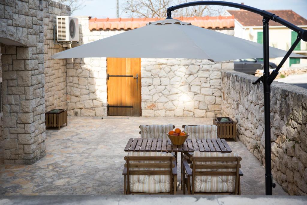 Patio alebo iná vonkajšia časť ubytovania Holiday Home Sumica
