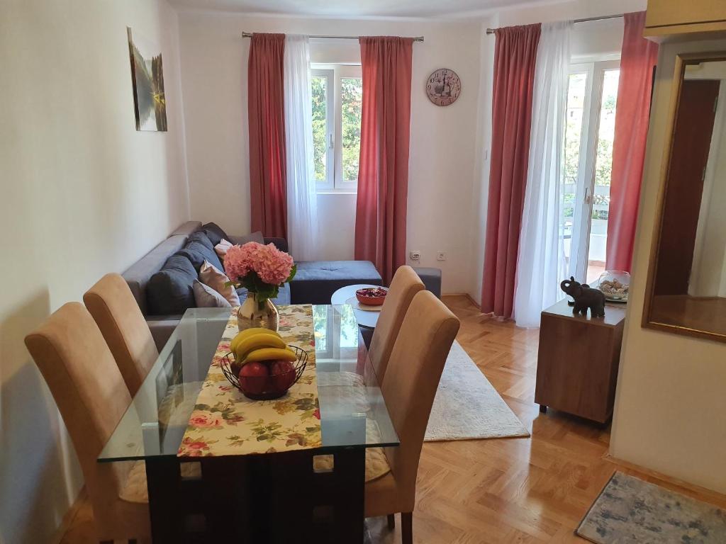 a living room with a glass table with a table at Apartment Dimitrije in Budva
