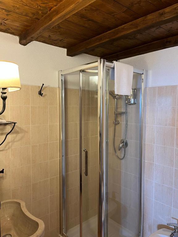 Koupelna v ubytování La Taberna di Rocca Calascio
