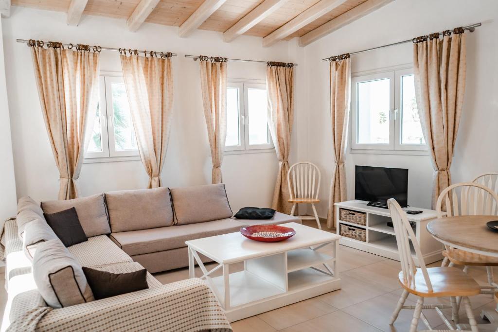 een woonkamer met een bank en een tafel bij Apartment Sofia - Beachfront in Agios Spyridon Corfu