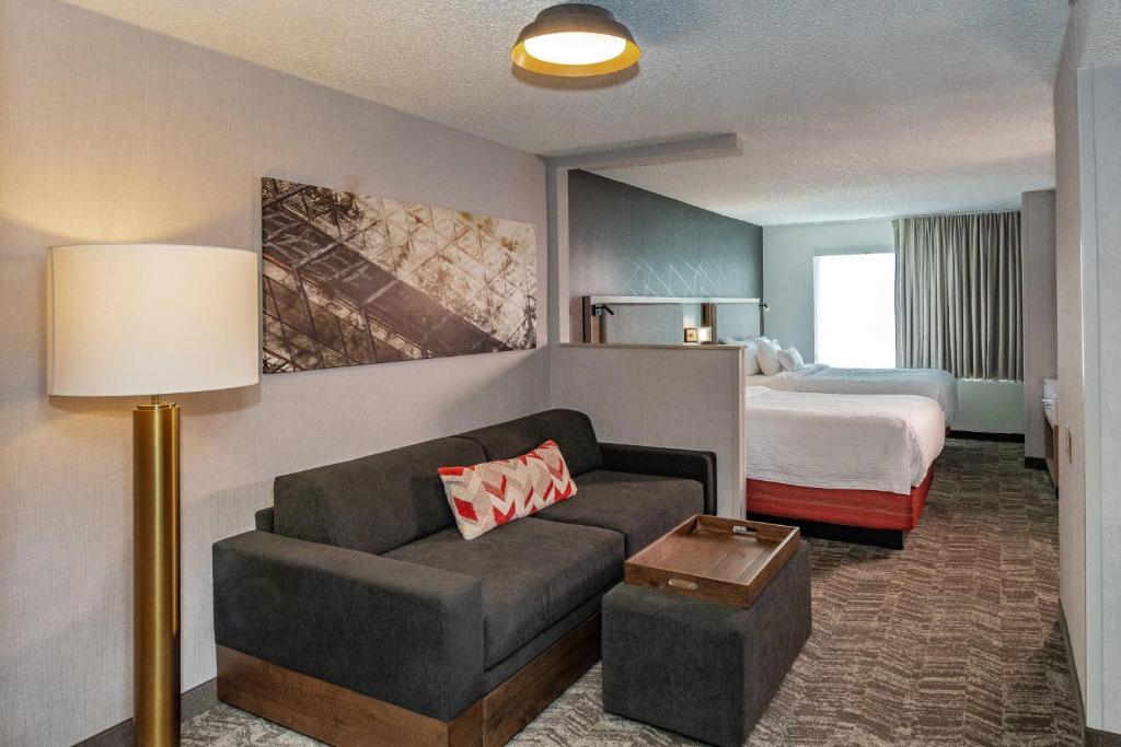 Posezení v ubytování SpringHill Suites Anchorage Midtown