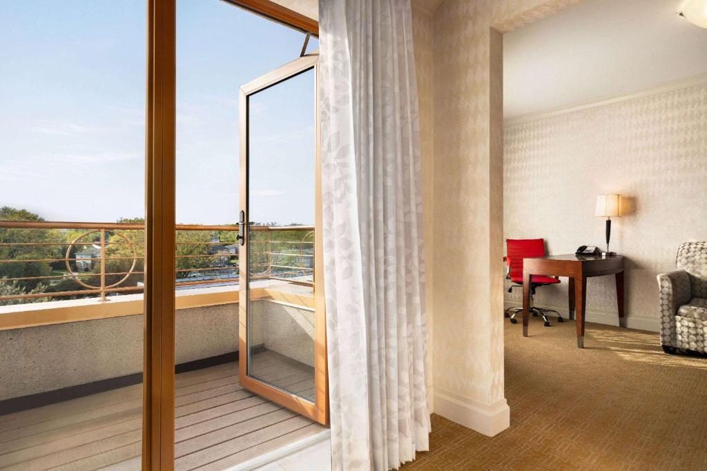 Balkón nebo terasa v ubytování Viana Hotel and Spa, Trademark Collection by Wyndham