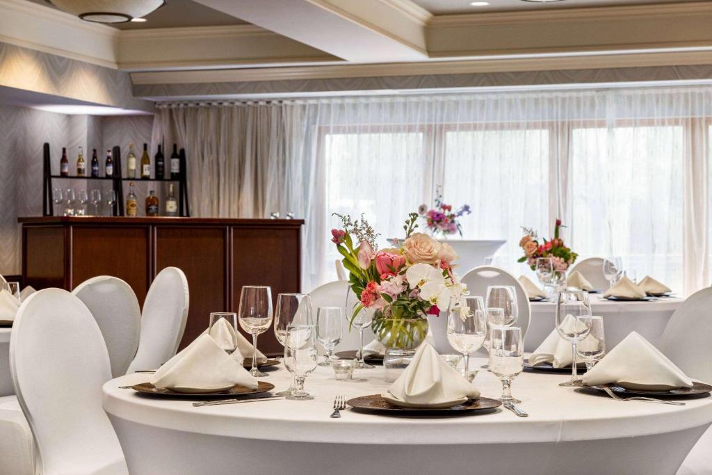 Nápoje v ubytování Viana Hotel and Spa, Trademark Collection by Wyndham