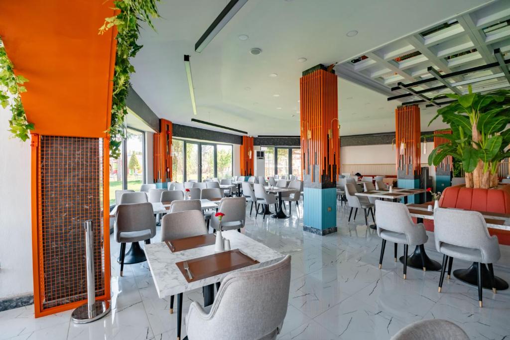 Restaurace v ubytování La Benata Beach Hotel