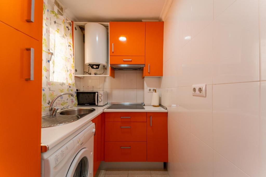 Kuchyň nebo kuchyňský kout v ubytování Apartamento Estudio Acuario Frente Mar