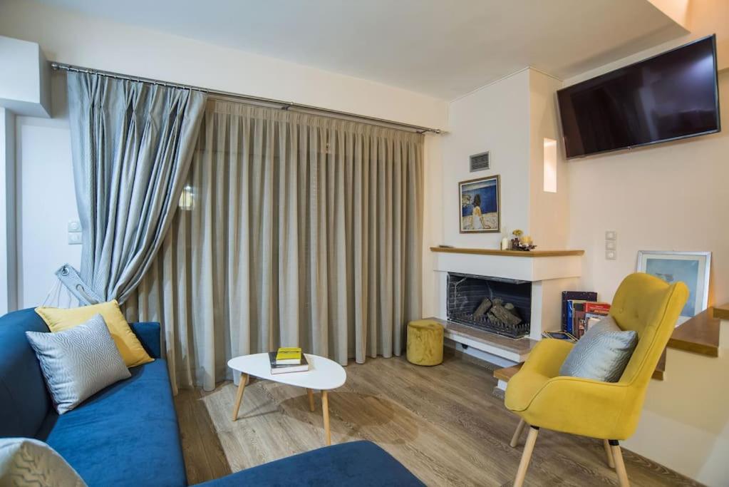 TV a/nebo společenská místnost v ubytování Modern, Stylish Maisonette