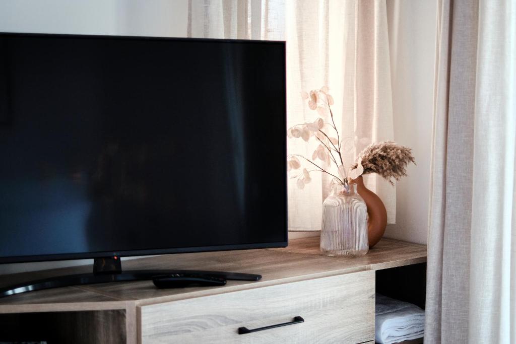 TV a/nebo společenská místnost v ubytování Sigma Residences Hotel