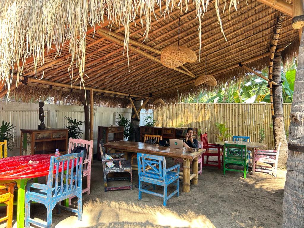 Restaurace v ubytování Gili Land