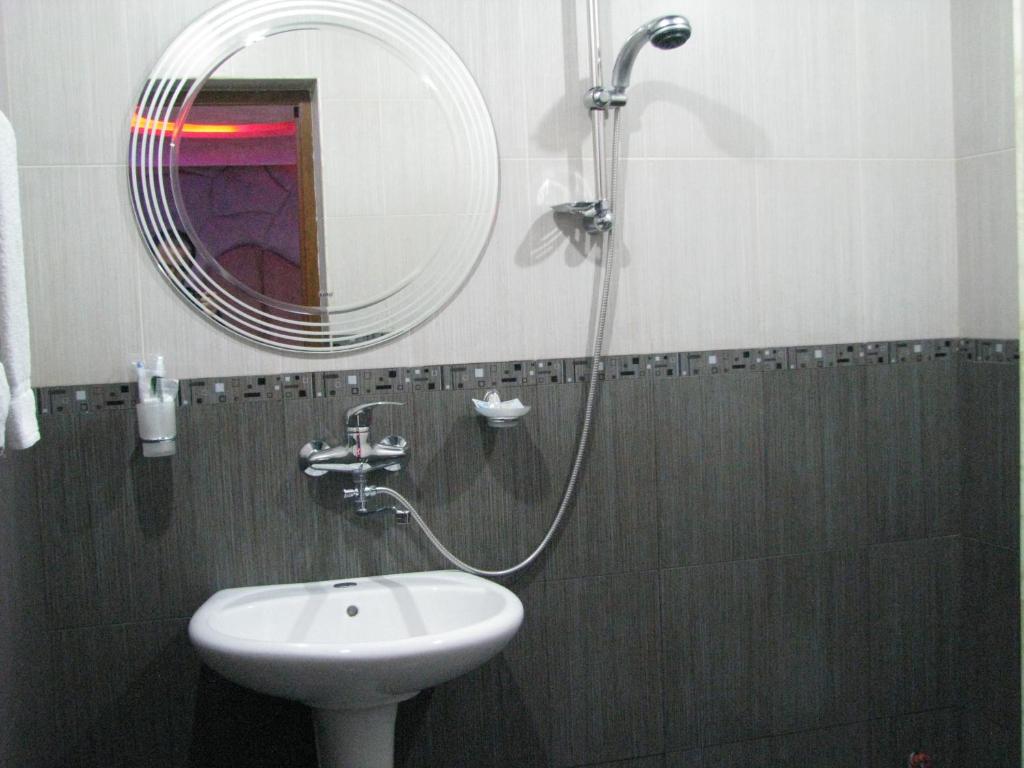 Koupelna v ubytování Princ Plaza Hotel