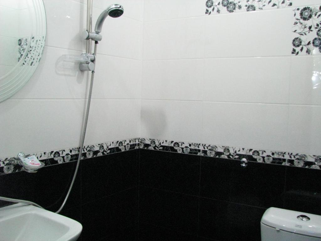 Koupelna v ubytování Princ Plaza Hotel