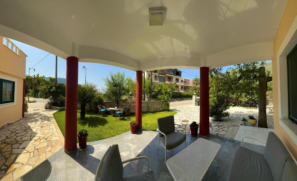 Predel za sedenje v nastanitvi Hotel Odyssion