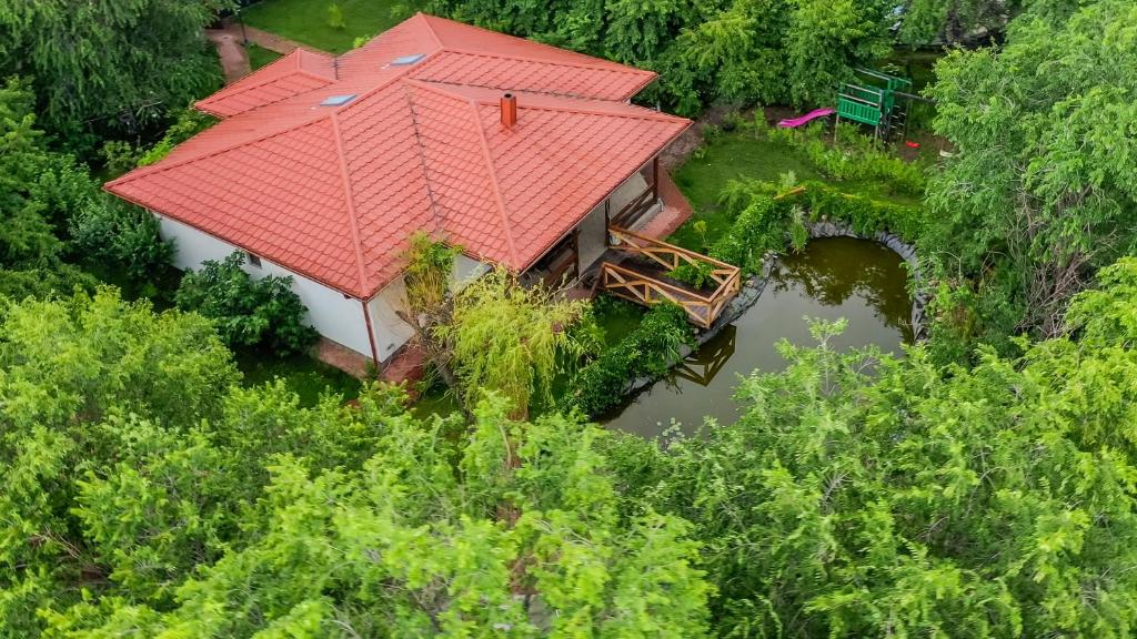 an overhead view of a house with a red roof at Casa Arcadia Buzau Monteoru in Buzău