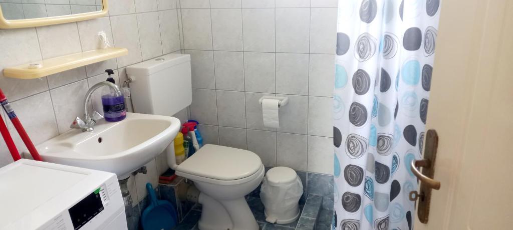 Koupelna v ubytování SPIROS HOME