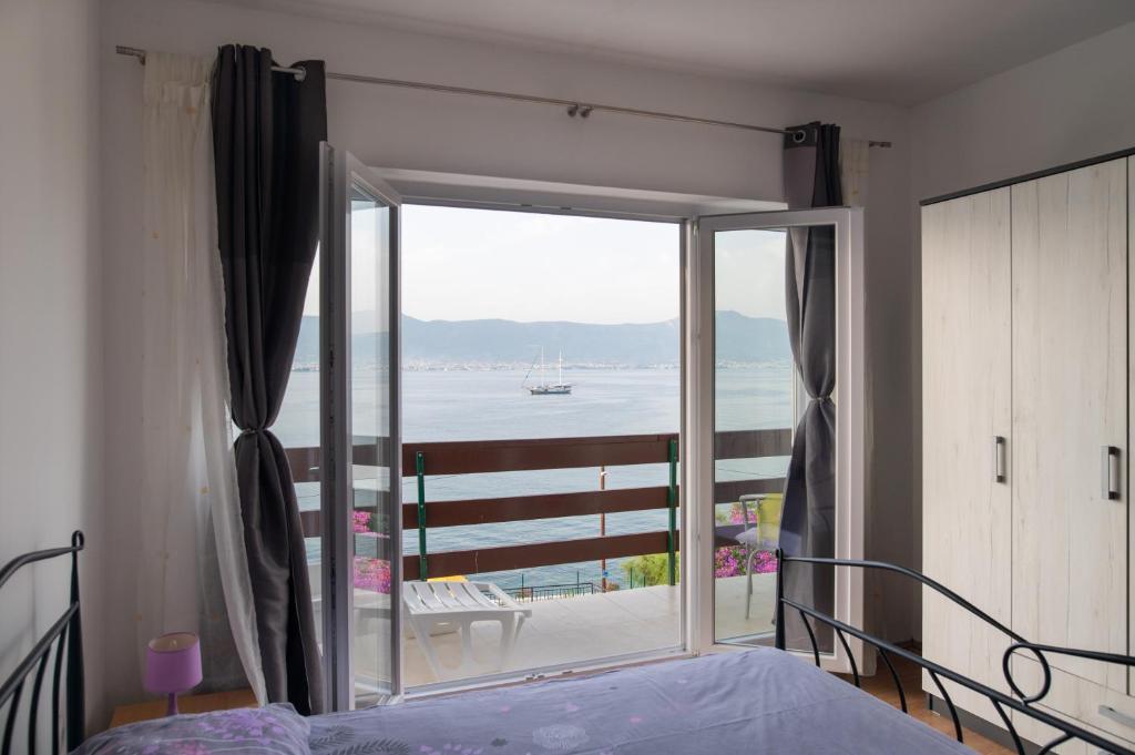 Villa Fjaba - by the sea - with the big terraces & great sea view - Apartment With Sea View