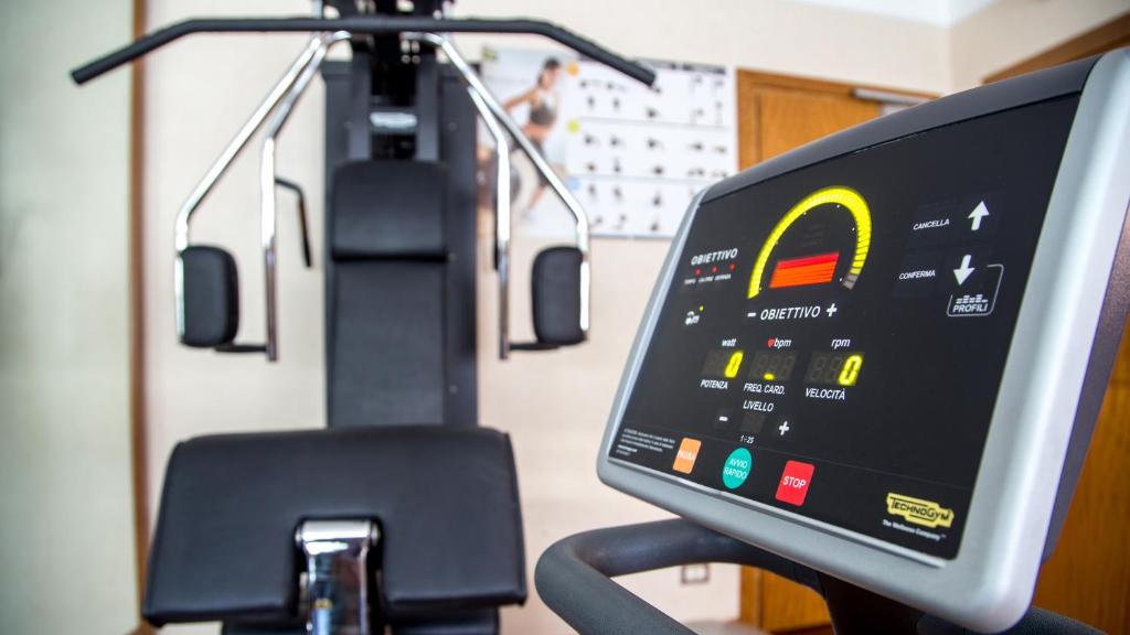 Posilňovňa alebo fitness centrum v ubytovaní Enea Hotel Aprilia