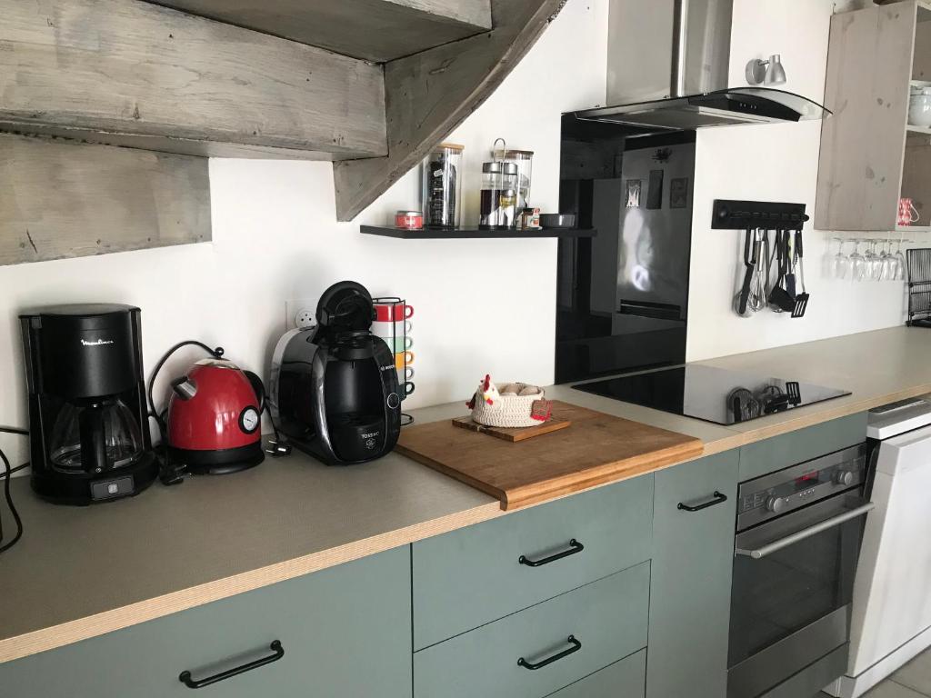 Kuchyň nebo kuchyňský kout v ubytování Charmant gîte entre vallée de la Rance et côte d'Emeraude